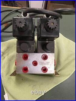 CUSTOM PARKER HYDRAULIC DIRECT CONTROL VALVE withMANIFOLD