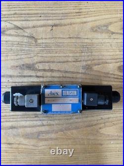 Denison Hydraulic directional control valve Box #87 3D02 34 210. 03 02 00A1