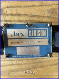 Denison Hydraulic directional control valve Box #87 3D02 34 210. 03 02 00A1
