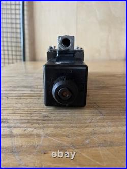 Denison Hydraulic directional control valve Box #87 3D02 34 210. 03 02 00A1