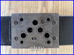 Denison Hydraulic directional control valve Box #87 3D02 34 210. 03 02 00A1