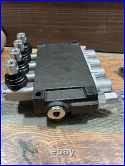 Hydraulic Control Valve 4 Spool Max Flow 13GPM Four Way Reversing Valve 4500 PSI