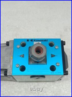 Kawasaki DE10P-10-204-DA200AL-L94 hydraulic valve Solenoid directional valve