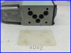 Kawasaki DE10P-10-204-DA200AL-L94 hydraulic valve Solenoid directional valve