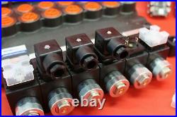 Monoblock hydraulic valve wood splitter valve 6-way 24V 80 l / min + 3 joysticks