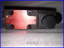 Moog Xwb10716-000-01 A Hydraulic Direction Control Valve New