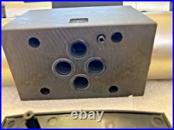 PARKER D1VW20DNJWF dual Solenoid-operated hydraulic directional control valve