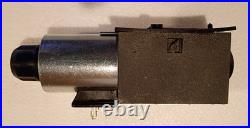 PARKER HYDRAULIC DIRECTIONAL VALVE D1VW004KNJP0 24VDC NEW in opened Box