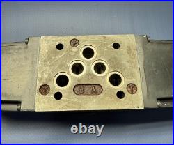 Parker 10104C1AYC Hydraulic Directional Control Valve 115 Volt NOS