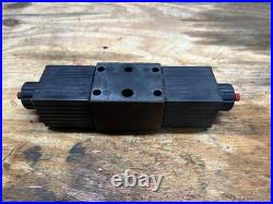 Parker 14DS-PE8-O-A-12 Hydraulic Directional Control Valve 12VDC PE8