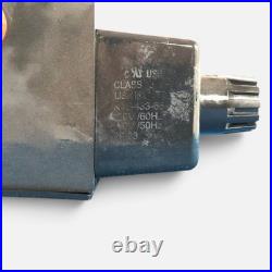 Parker D3W008CNYC Hydraulic Directional Control Valve 120VAC D05 3-Position NOS