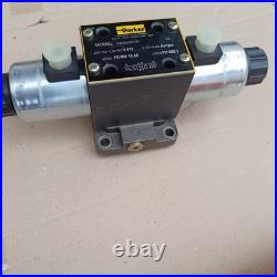 Parker D3W2CNYW-32 Directional Control Valve Genuine New Open Box