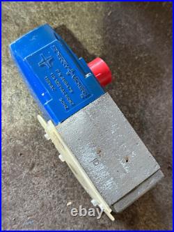 Sperry Vickers Solenoid Directional Valve 468369 Coil 468479 110V AC Hydraulic
