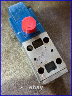 Sperry Vickers Solenoid Directional Valve 468369 Coil 468479 110V AC Hydraulic