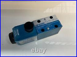 VICKERS hydraulic directional control valve DG4V-3-2A-M-U-H7-60