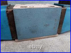 Vickers DG4V-3-2C 617193 Directional Control Solenoid Valve Hydraulic Manifold