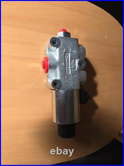 Walvoil DFE052 Solenoid Diverter Valve 3 Way 3/8 BSP 12/24V DC 60 L/min 315 Bar
